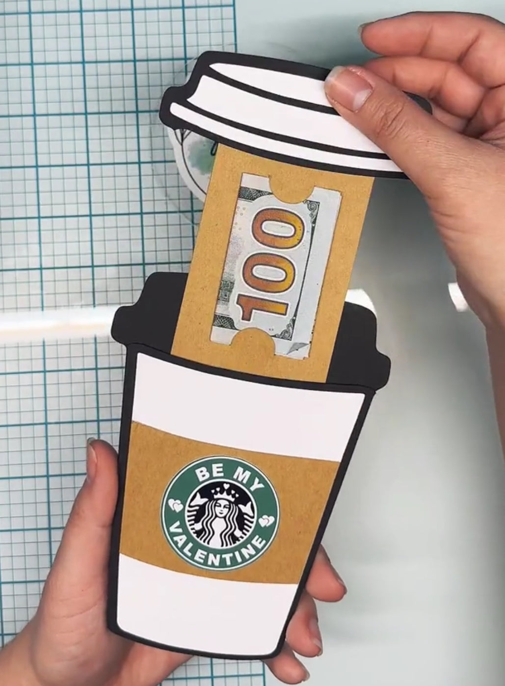 Tarjeta de dinero con forma de taza de café (archivos SVG digitales)