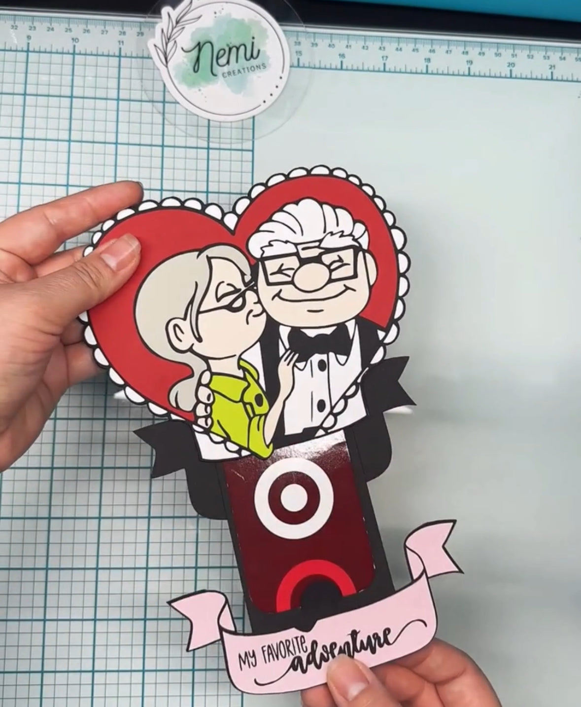 Tarjeta de dinero con forma de corazón en archivos SVG digitales